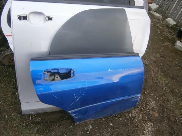 Стекло двери Subaru Impreza