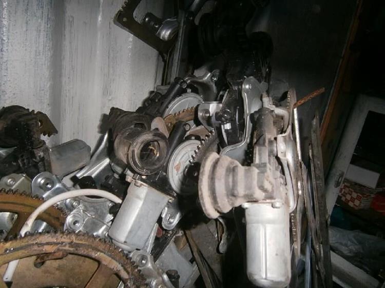 Мотор стеклоподъемника Toyota Vitz